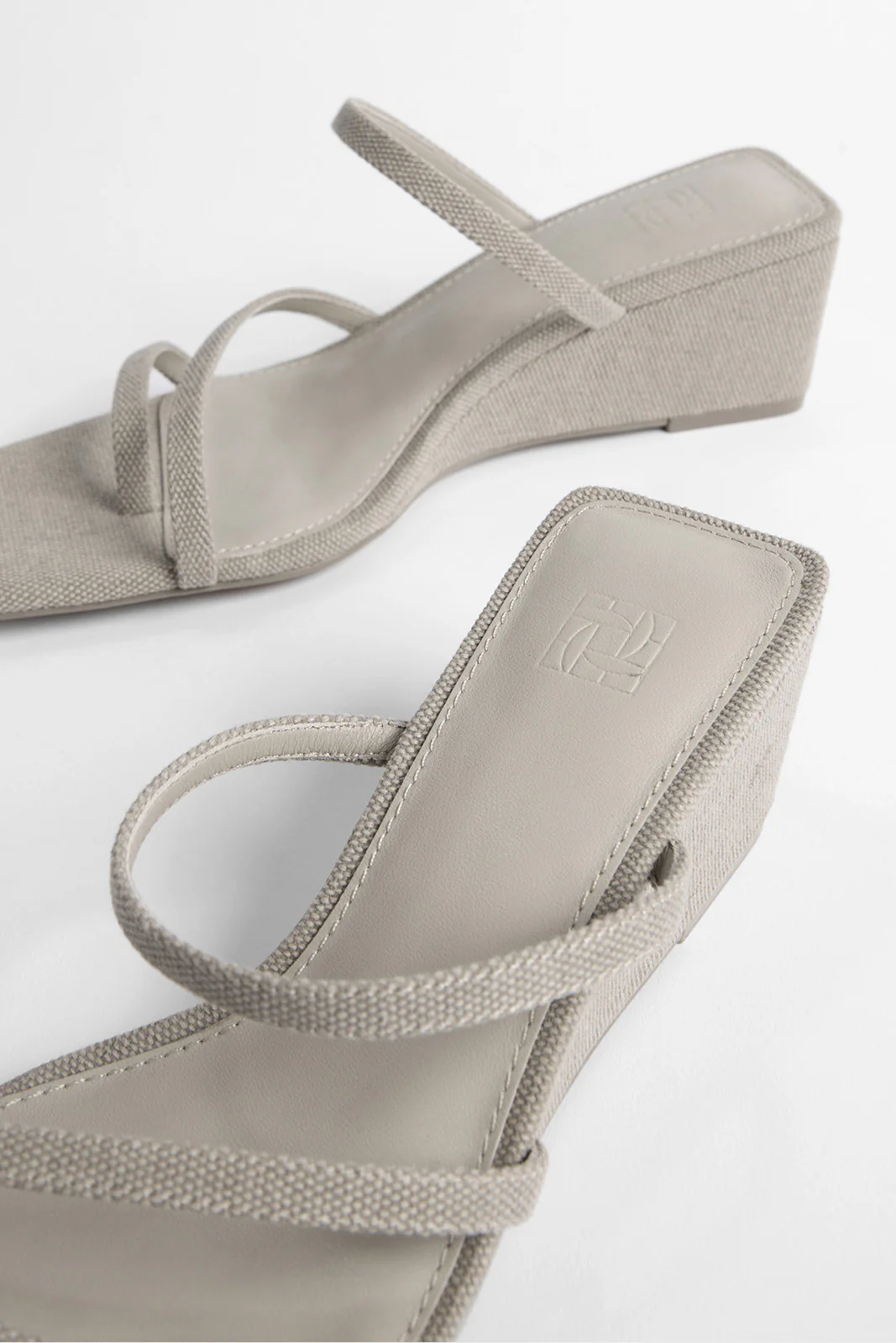 Alienor Wedge Linen - Image 3