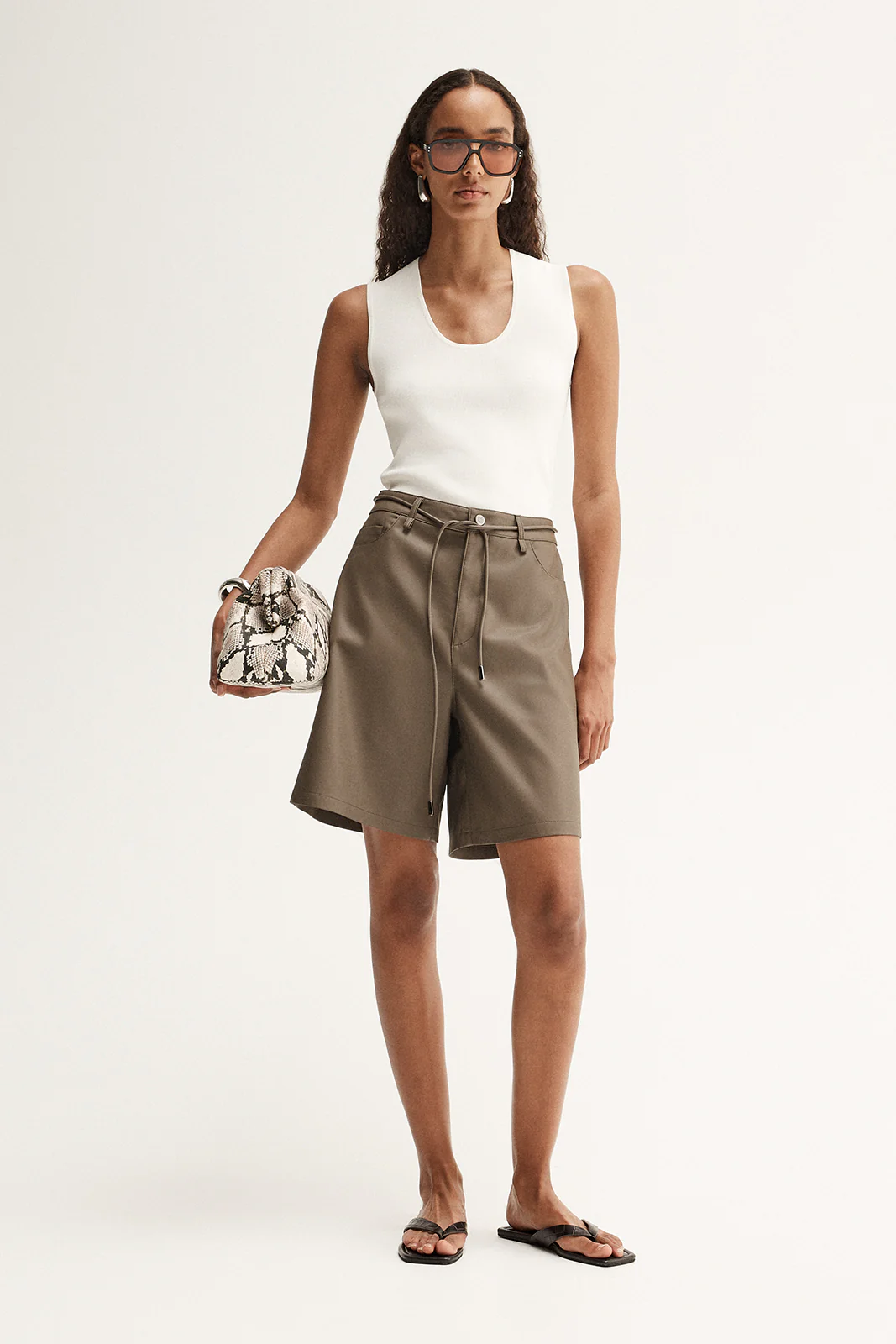 Rae Short Taupe - Image 4